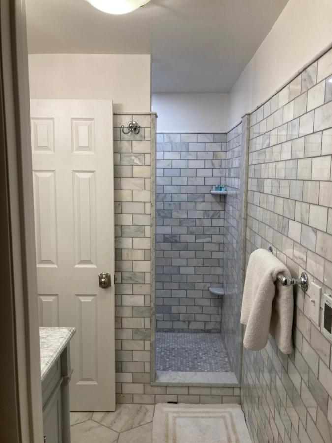 Pineapple House, Cozy Garden Apartment, Center! Marble-tiled Bathroom! Free Parking!