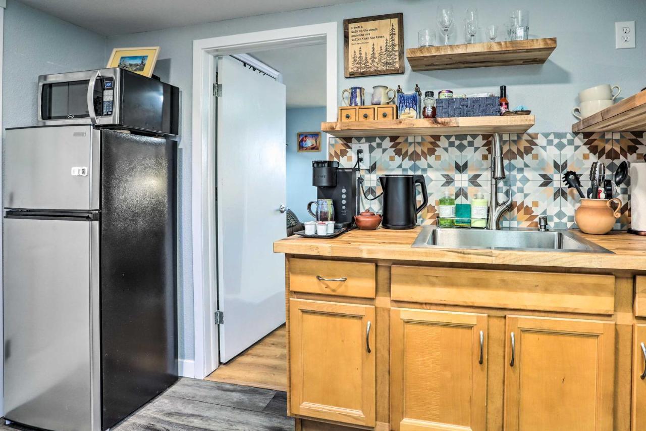 Charming Getaway About 3 Mi To Downtown! Apartment *
