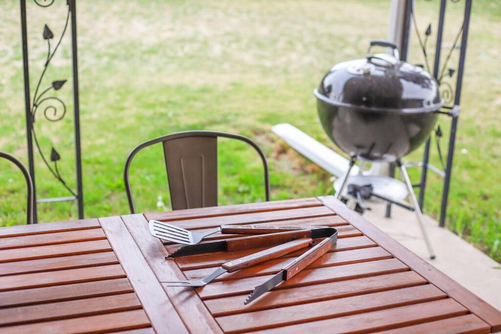 Large Gorgeous House * Patio W/ Outdoor Dining