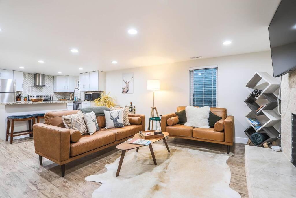 Apartment Large Gorgeous House * Patio W/ Outdoor Dining Denver