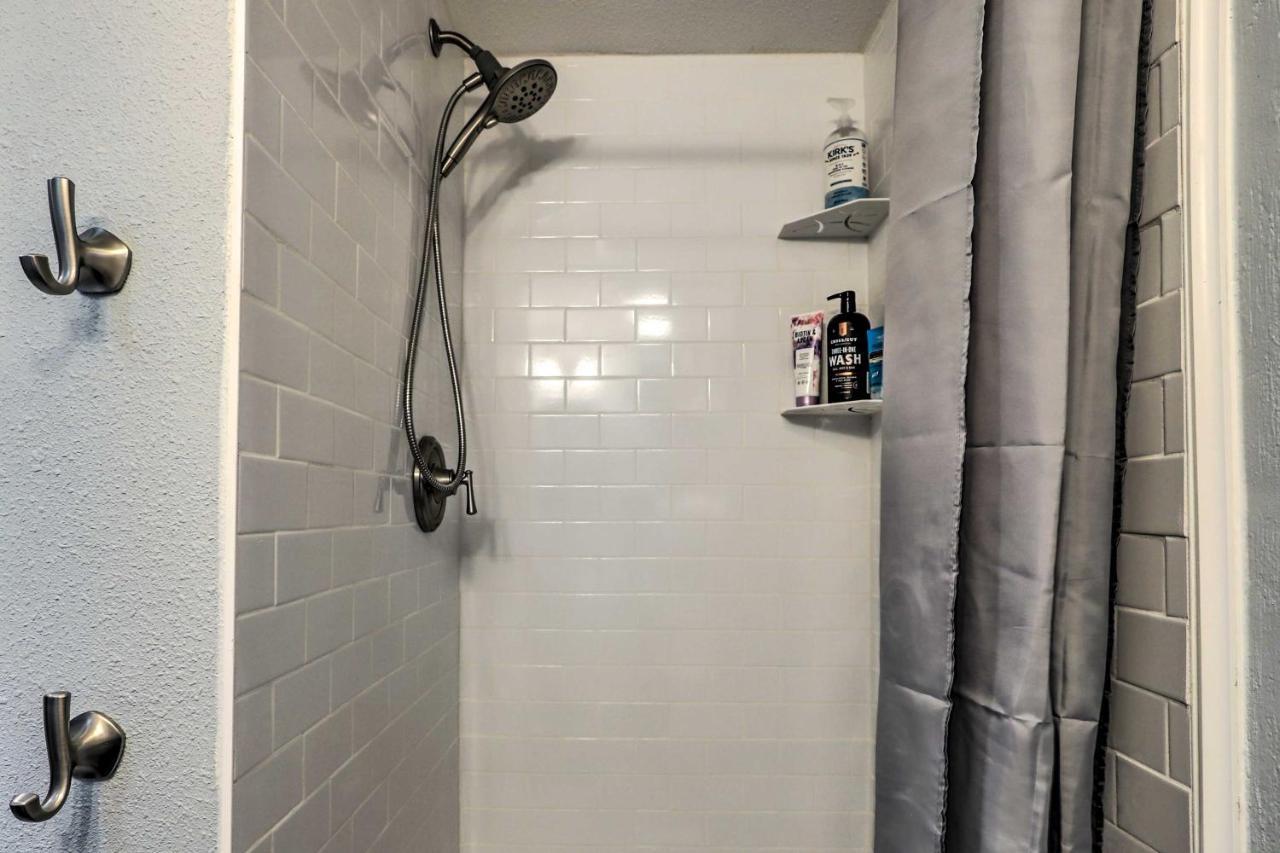 Charming Getaway About 3 Mi To Downtown! Apartment *