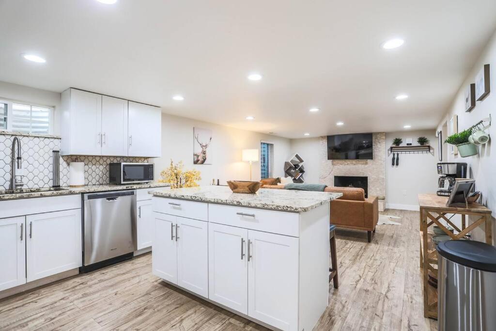 Large Gorgeous House * Patio W/ Outdoor Dining Denver