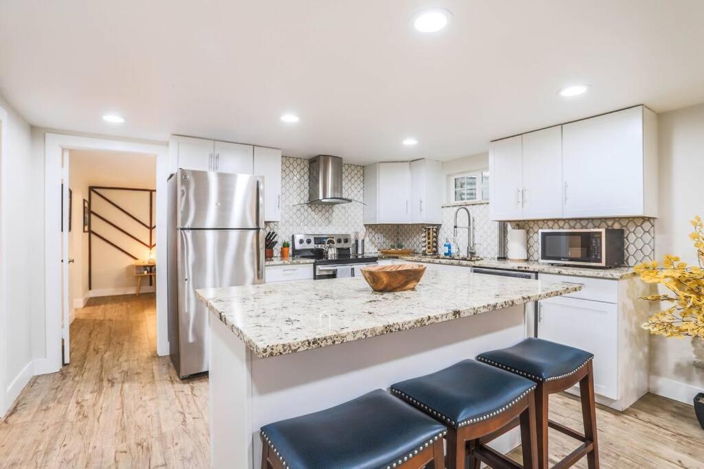 Apartment Large Gorgeous House * Patio W/ Outdoor Dining *