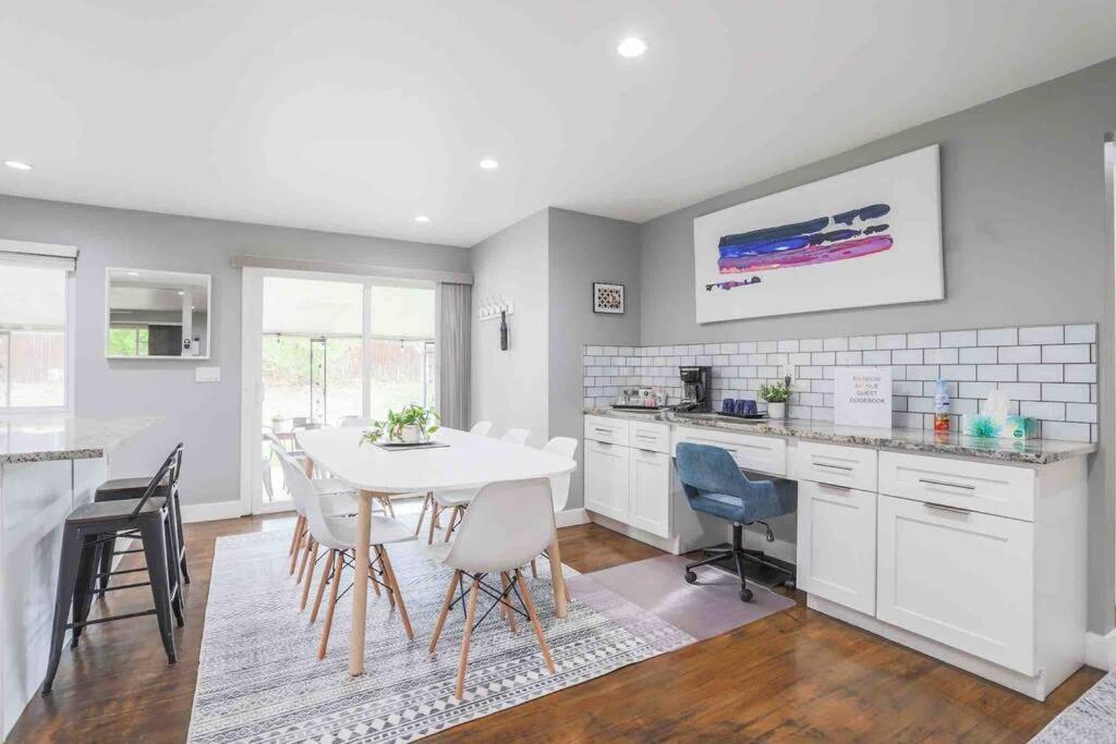 Apartment Large Gorgeous House * Patio W/ Outdoor Dining Denver