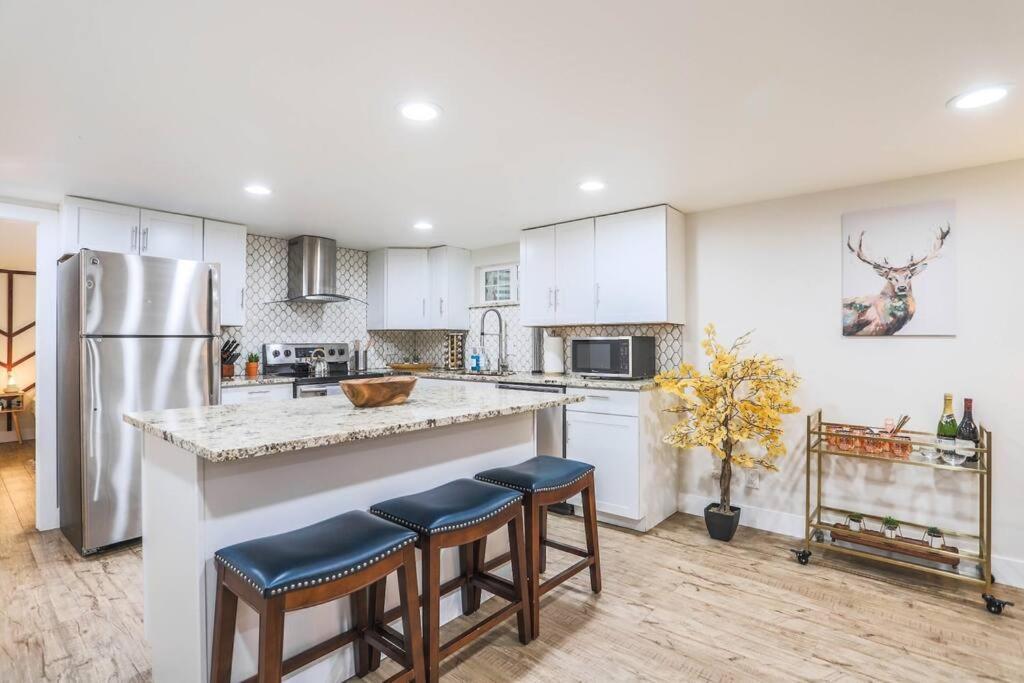 Apartment Large Gorgeous House * Patio W/ Outdoor Dining Denver