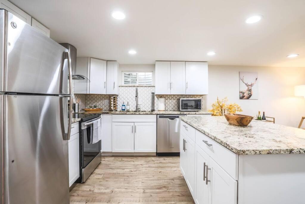 Apartment Large Gorgeous House * Patio W/ Outdoor Dining *