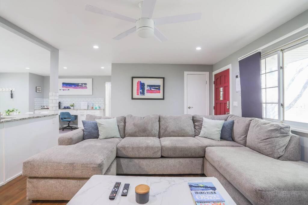 Large Gorgeous House * Patio W/ Outdoor Dining Apartment