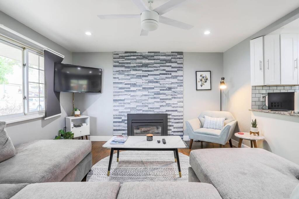 Apartment Large Gorgeous House * Patio W/ Outdoor Dining
