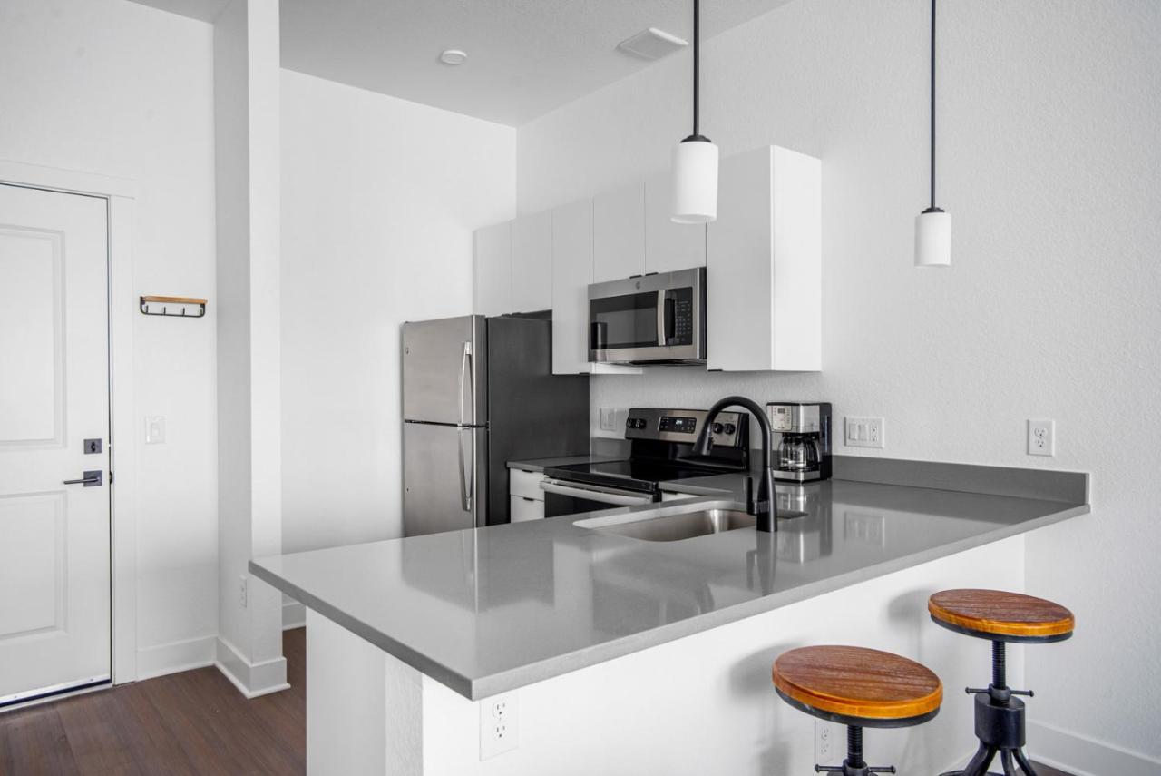 Sloans 1br W Gym Wd Roof Nr Park Den-210 Apartment