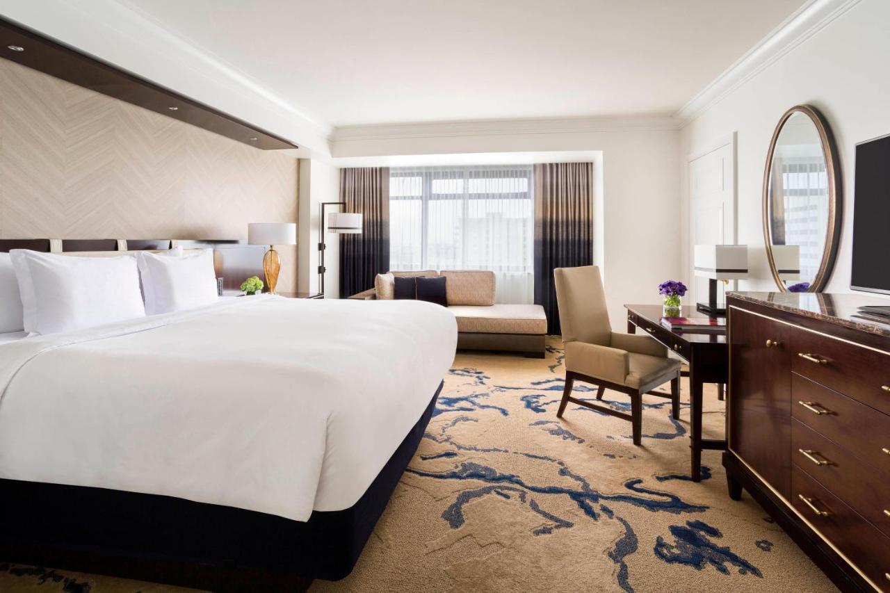 The Ritz-carlton,