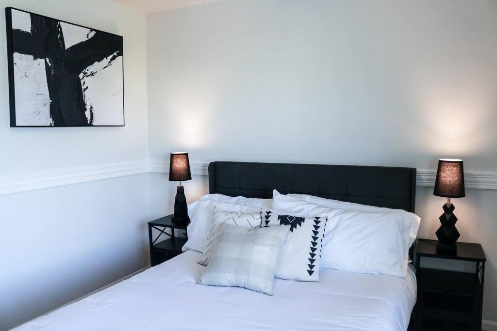 Change Your Altitude In 3br Near Airport W/gameroom Holiday home *