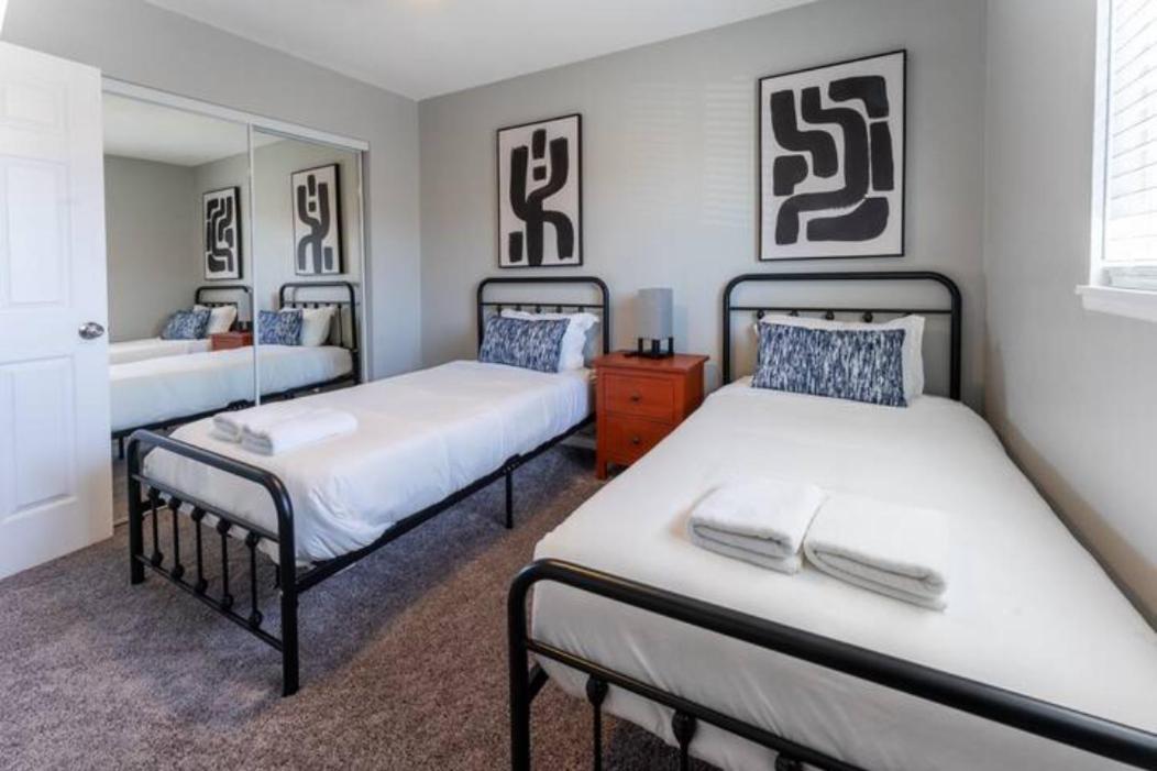 New! Convenient Location! Sleeps 8 * Denver