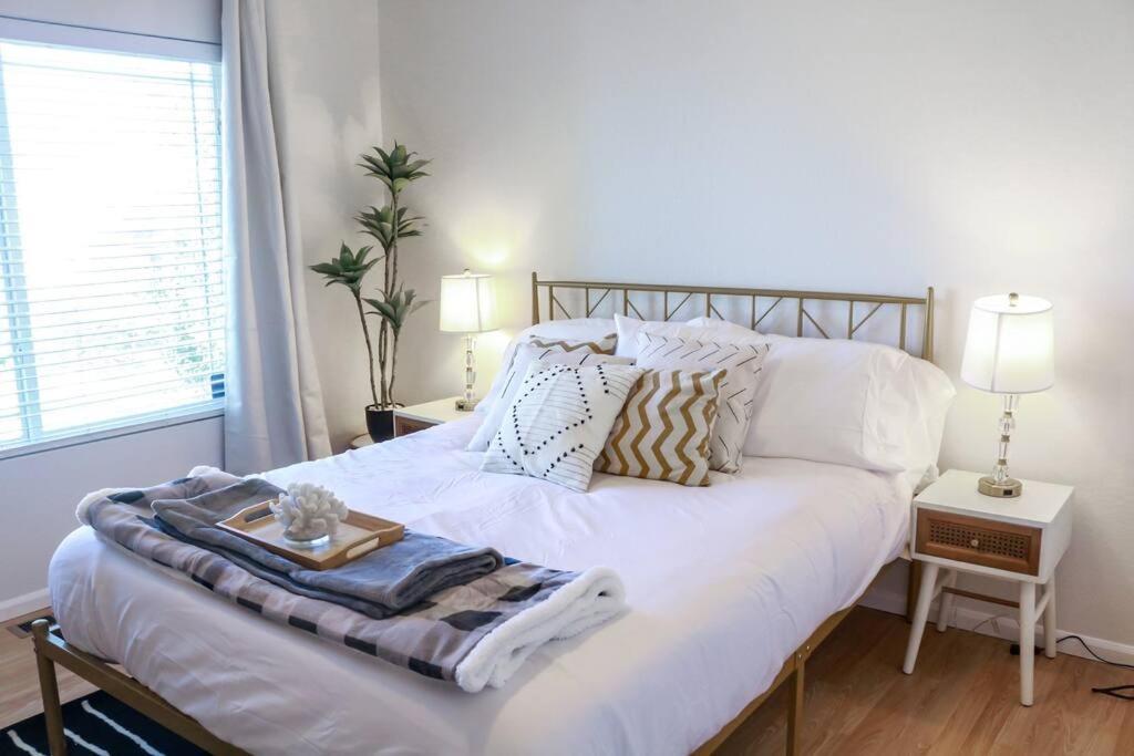 Change Your Altitude In 3br Near Airport W/gameroom