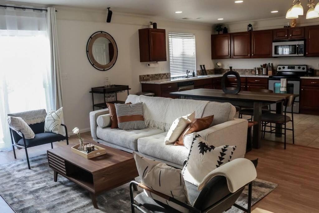 Change Your Altitude In 3br Near Airport W/gameroom