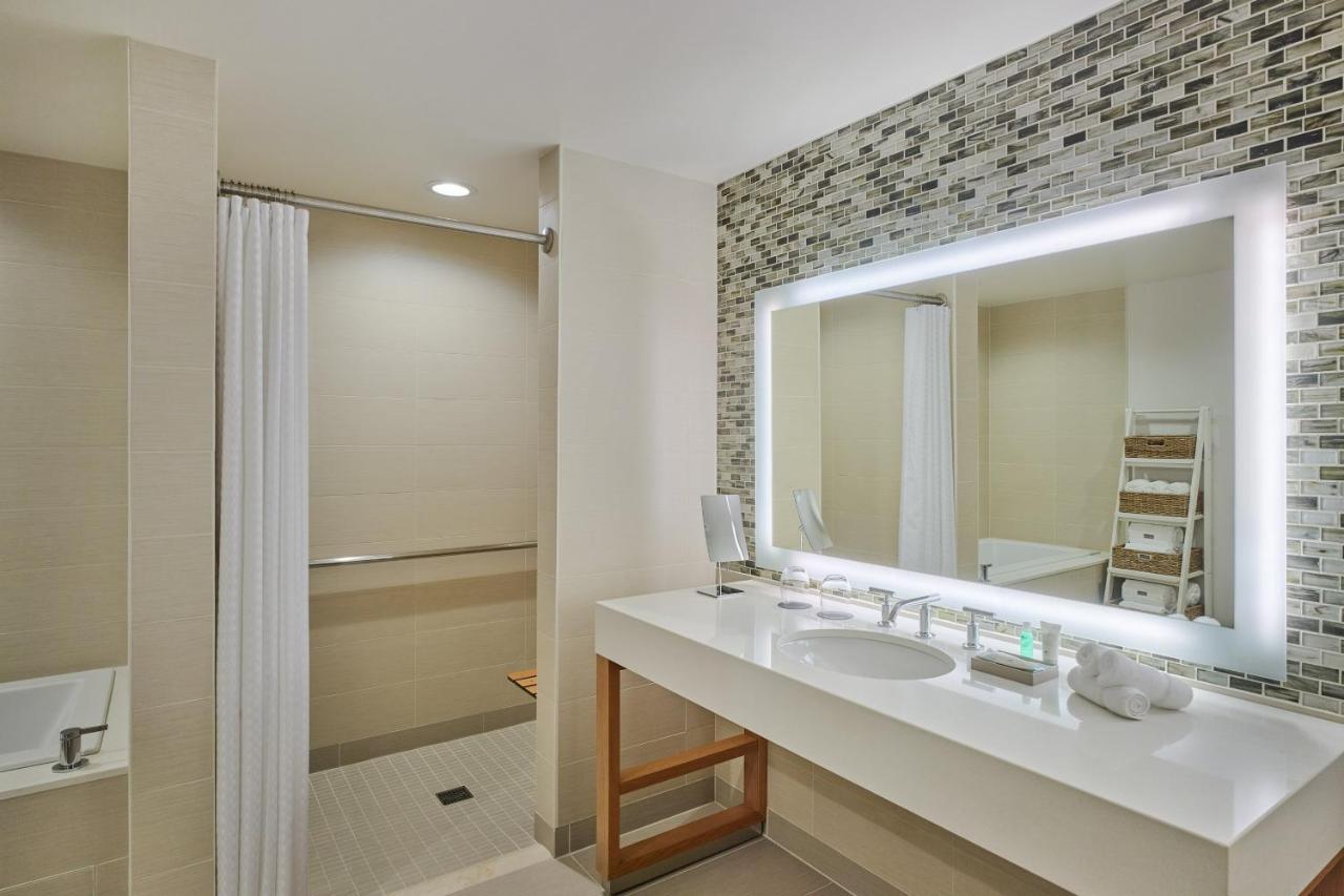 The Westin International Airport Hotel
