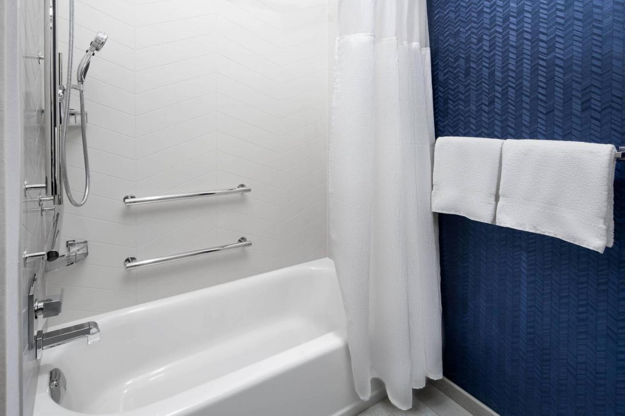 Hotel Fairfield & Airport 3*