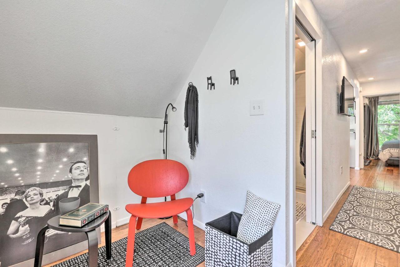 Apartment Chic About 2 Mi To Downtown!