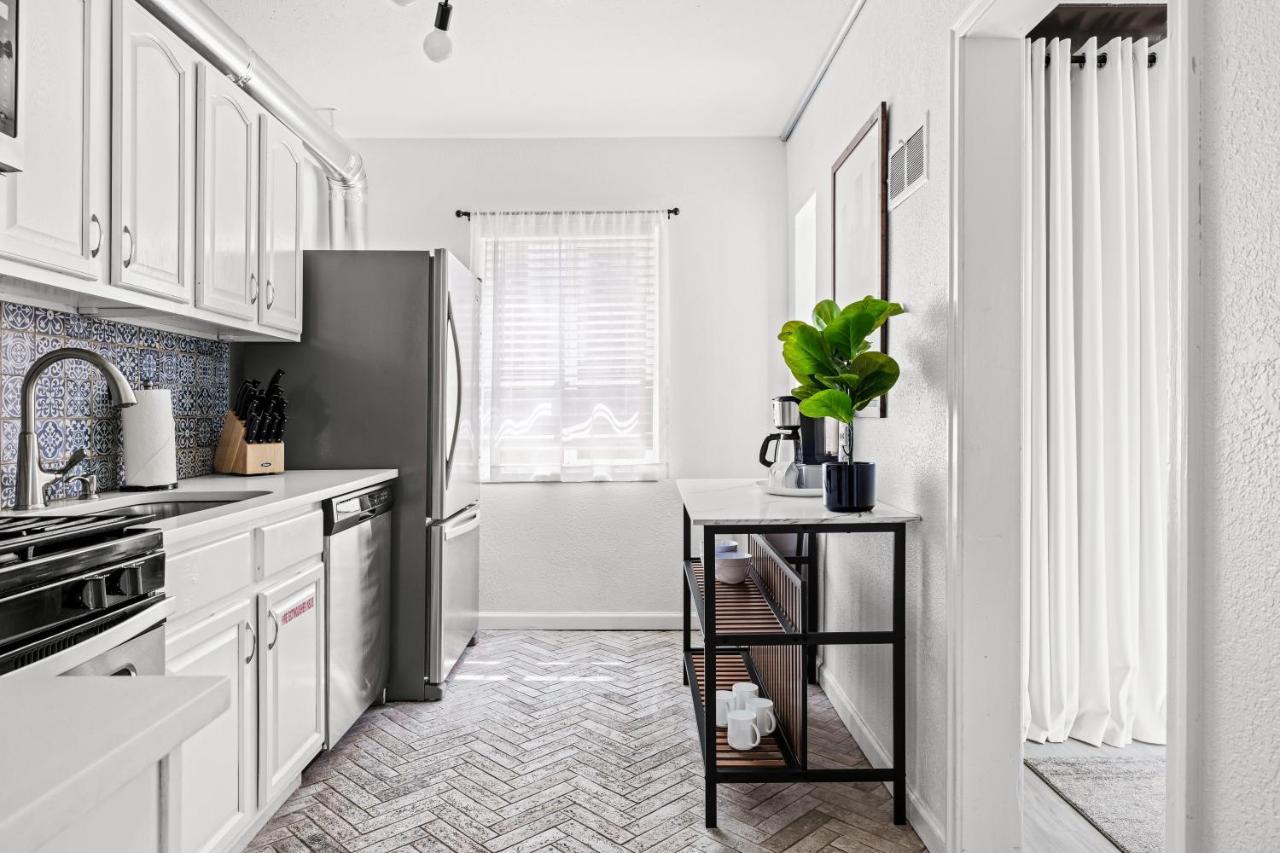 New Stylish Sanctuary - King Beds - Sloans Apartment