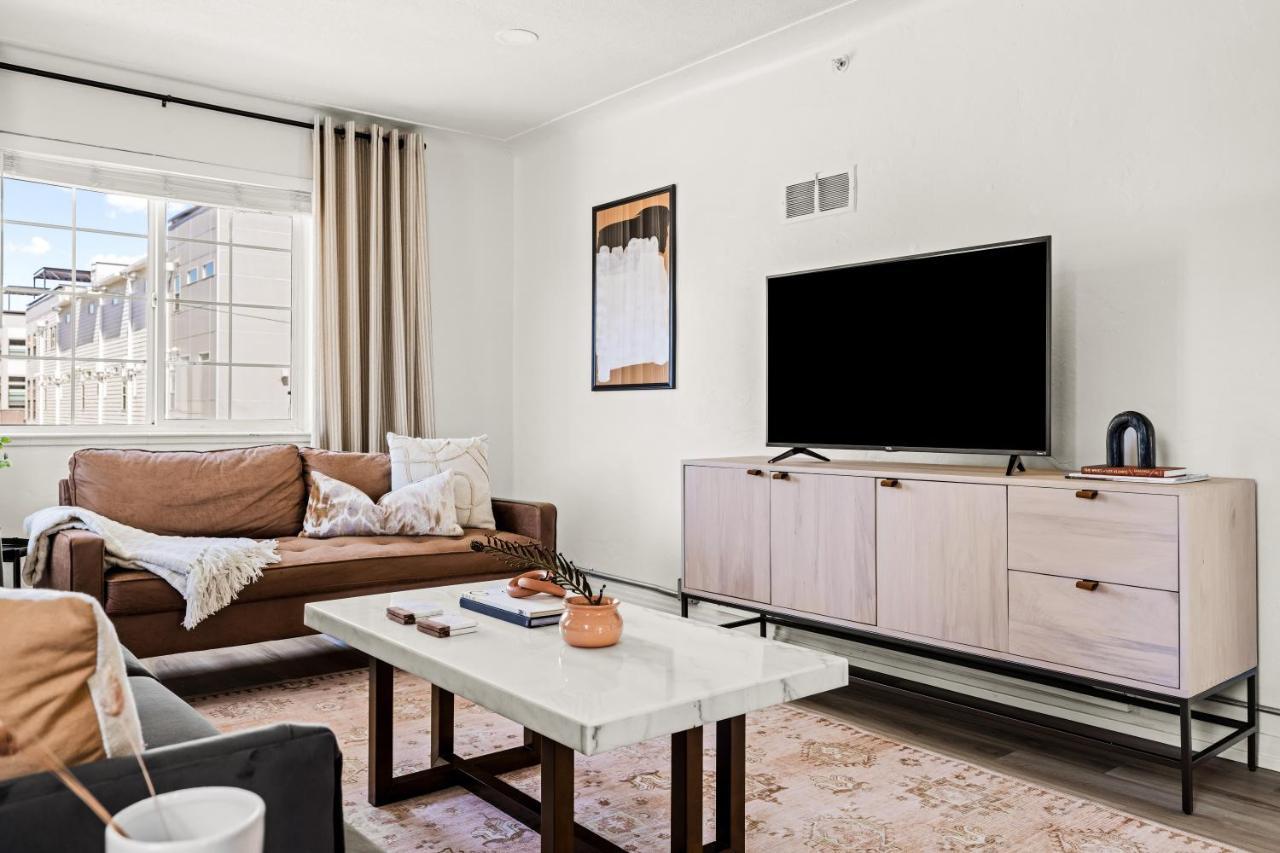 Modern Comfort - King Beds - Walk To Sloans