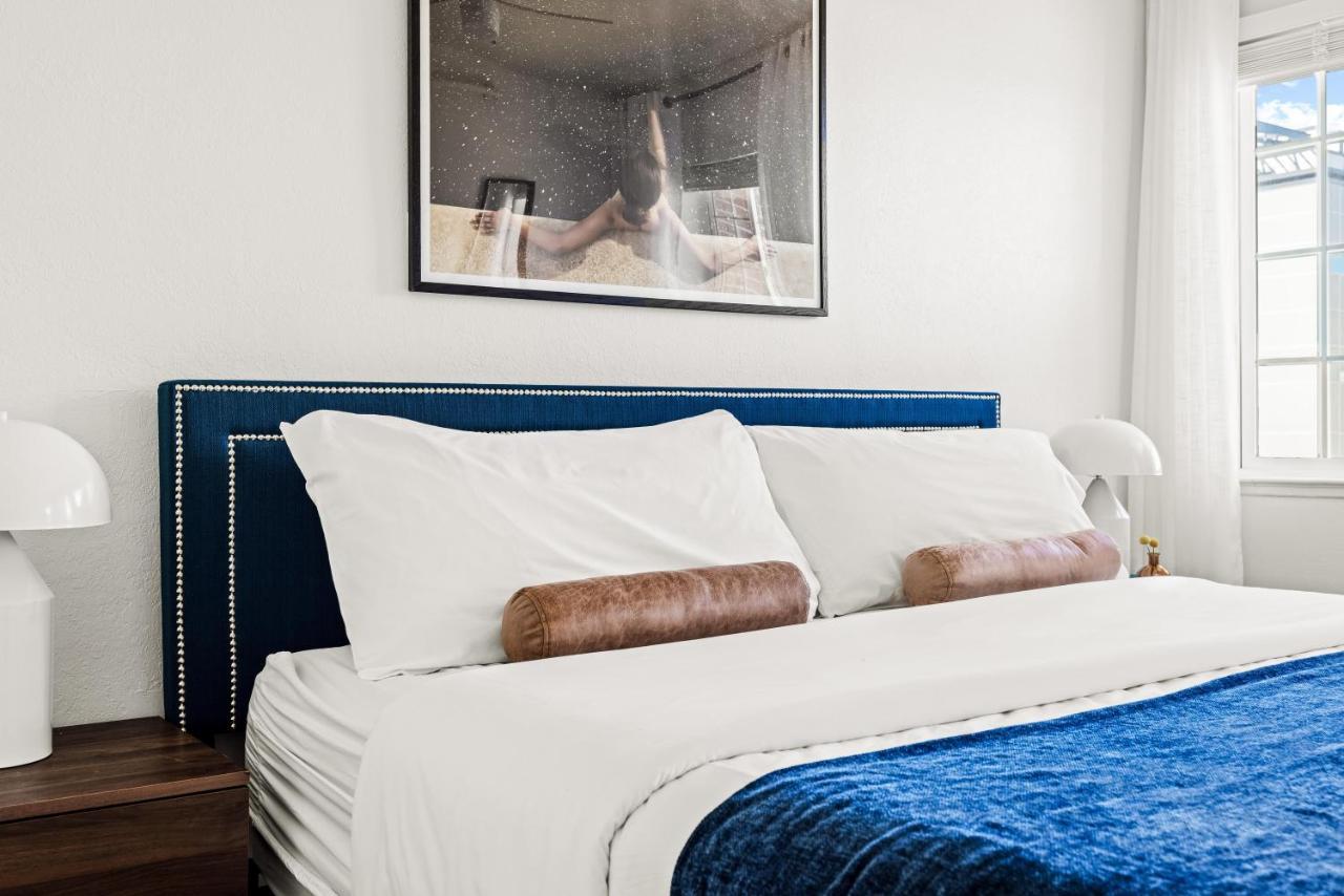 Bright & Modern Retreat - King Beds - Sloans Denver