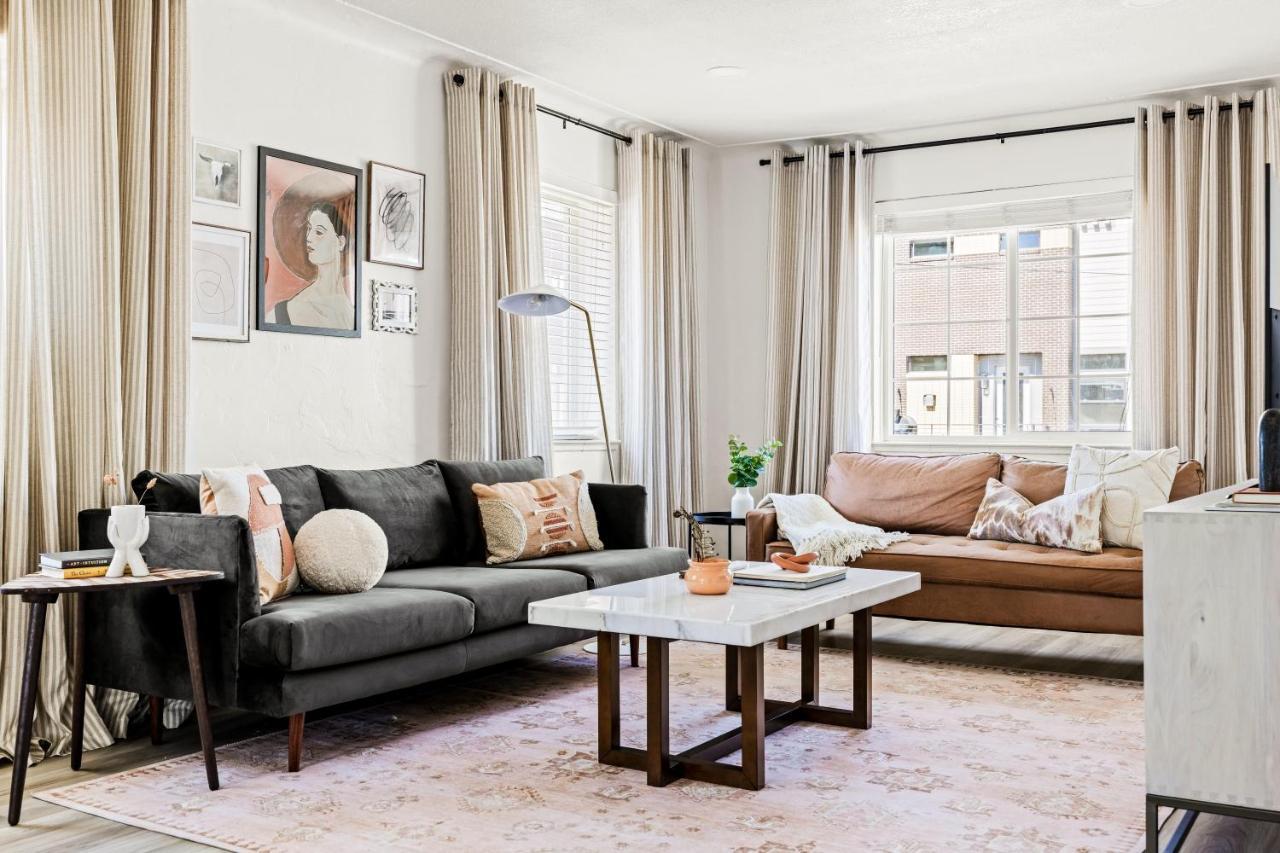 Modern Comfort - King Beds - Walk To Sloans Apartment