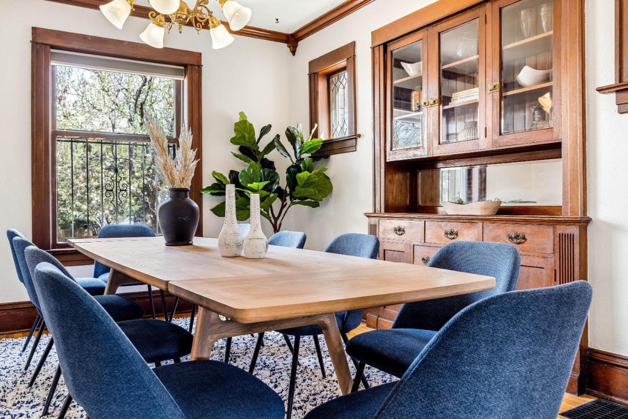Chic Victorian Manor - Sleeps 12 - Congress Park Holiday home *
