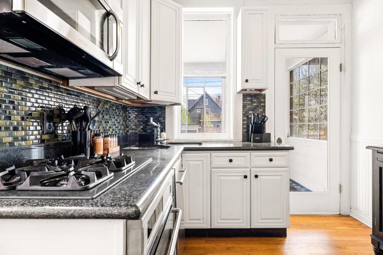 Chic Victorian Manor - Sleeps 12 - Congress Park *