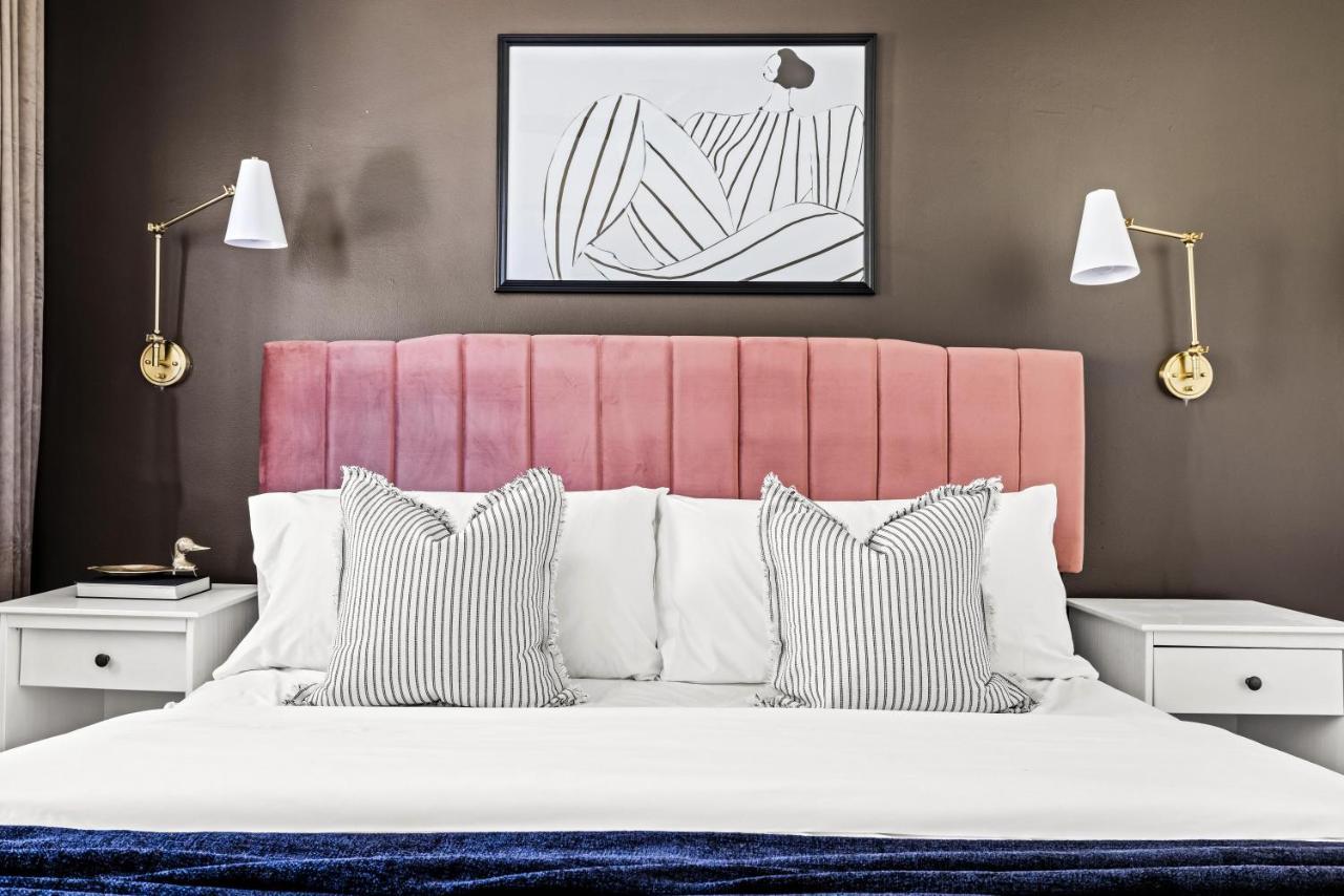 Modern Comfort - King Beds - Walk To Sloans *