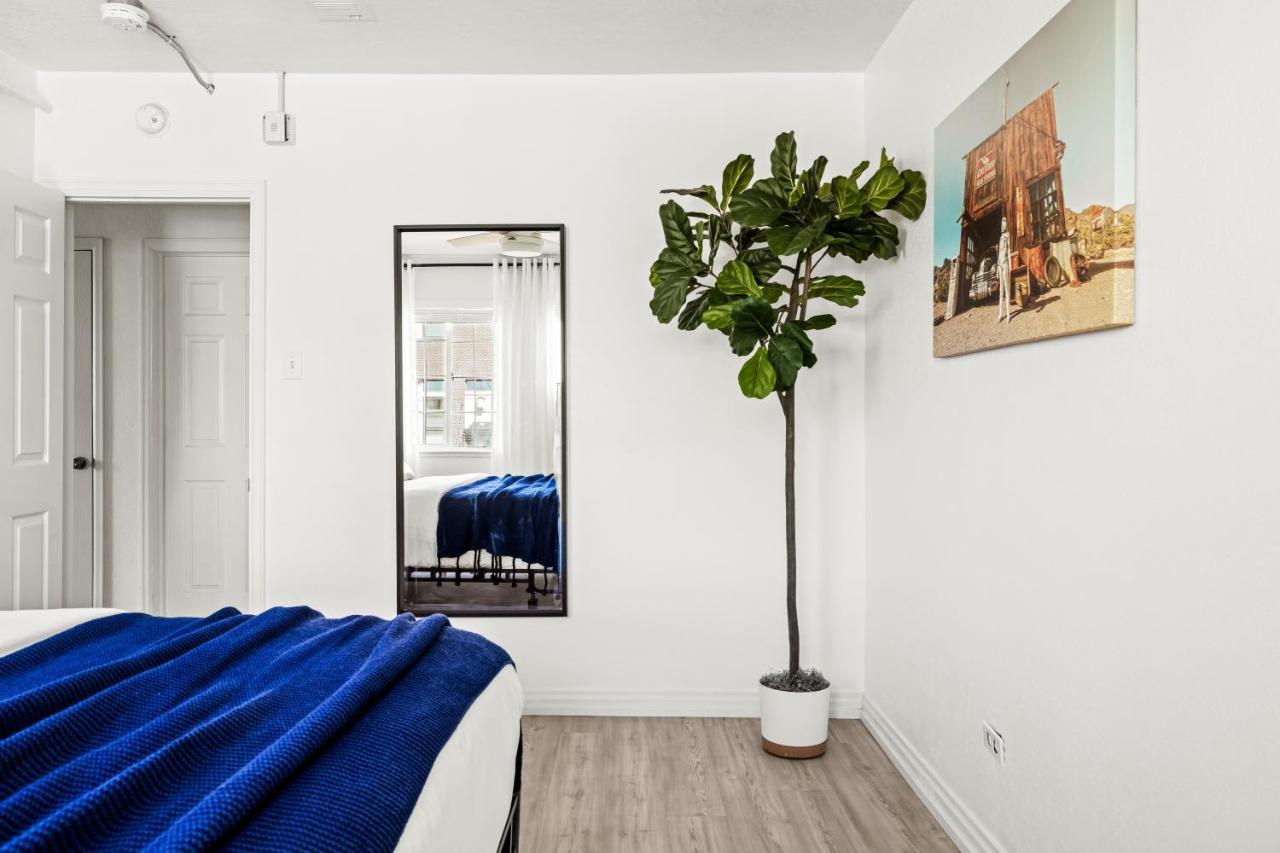 Bright & Modern Retreat - King Beds - Sloans