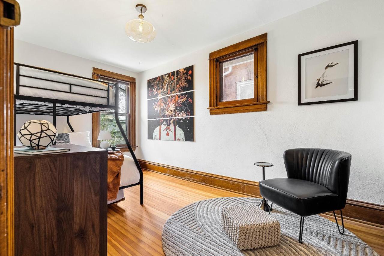 Chic Victorian Manor - Sleeps 12 - Congress Park *