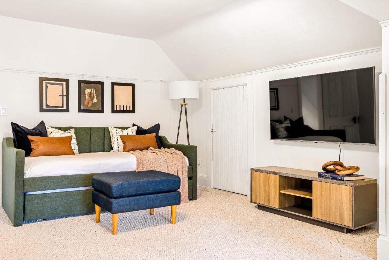 Holiday home Chic Victorian Manor - Sleeps 12 - Congress Park