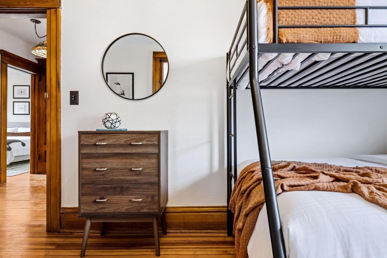 Chic Victorian Manor - Sleeps 12 - Congress Park Holiday home