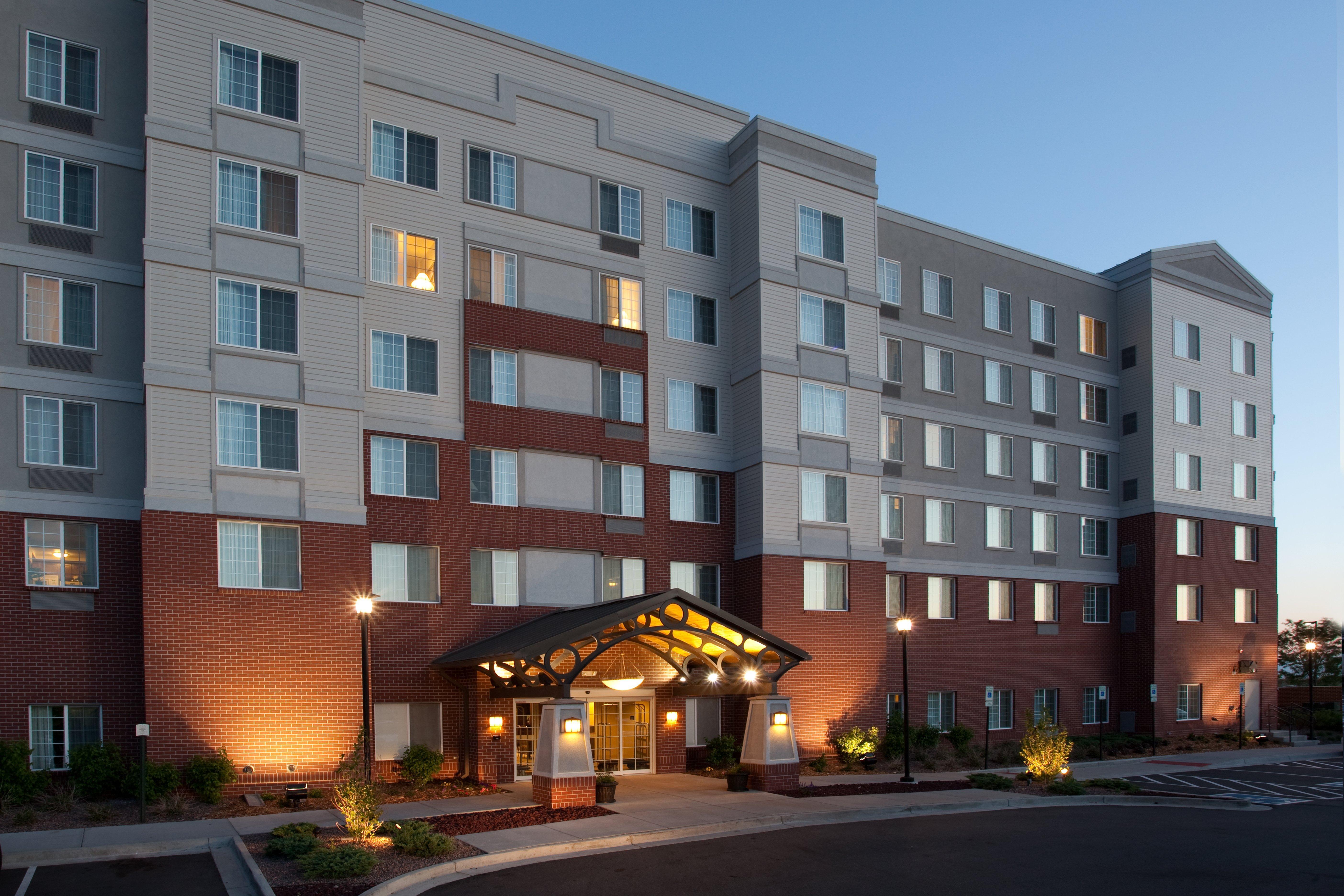 Hotel Staybridge International Airport By Ihg 3*