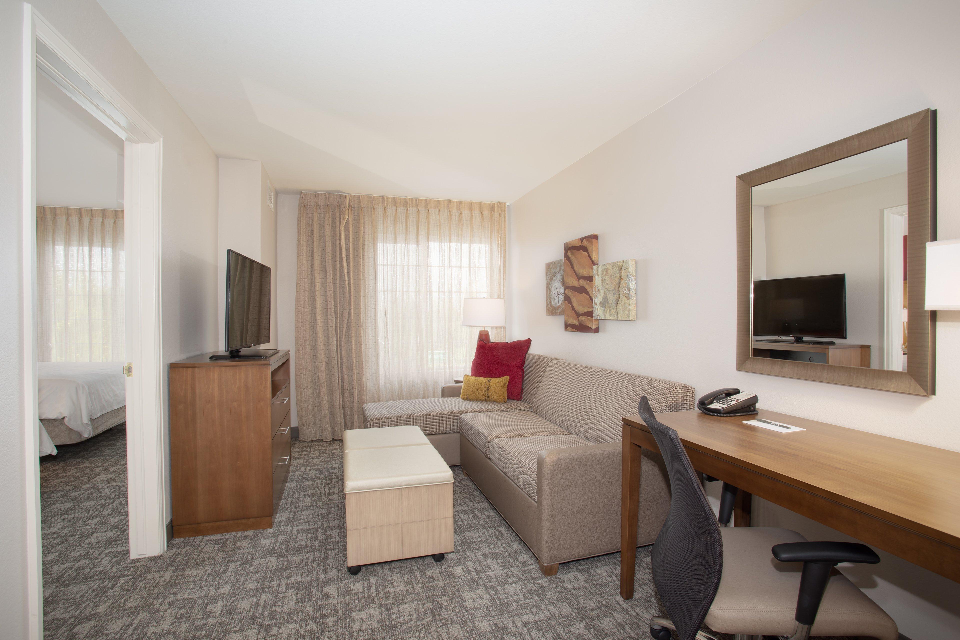 Hotel Staybridge International Airport By Ihg 3*