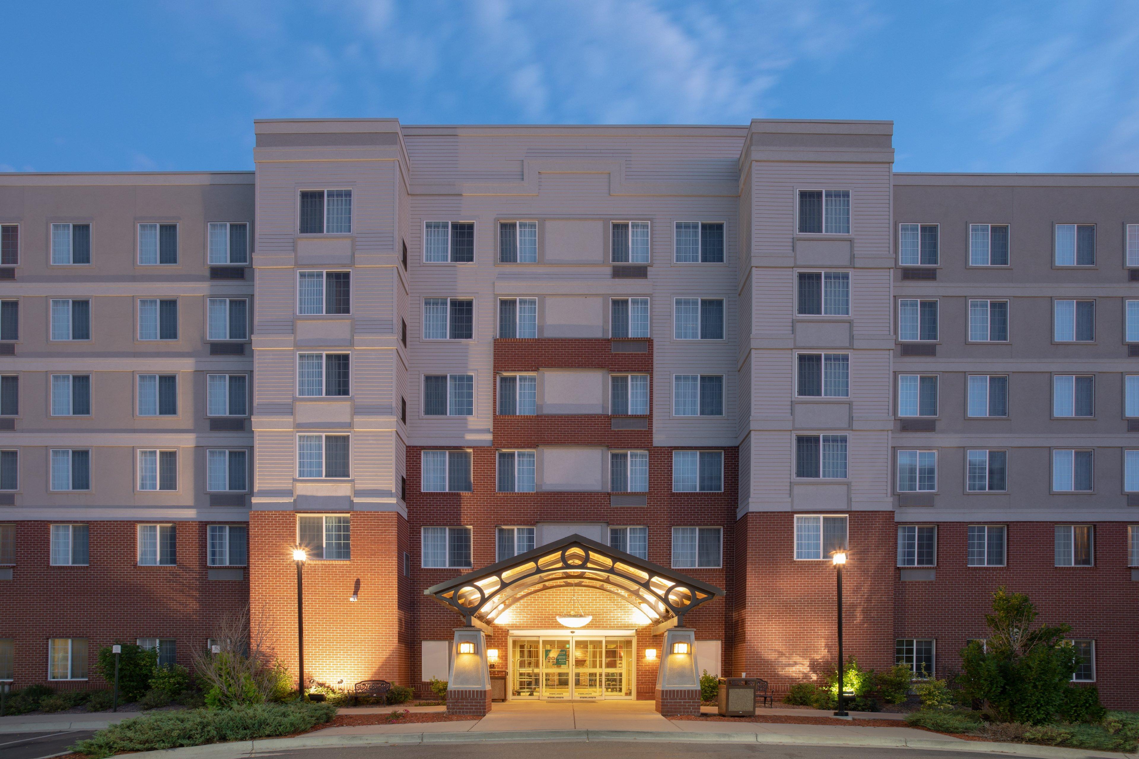 Staybridge International Airport By Ihg Hotel 3*