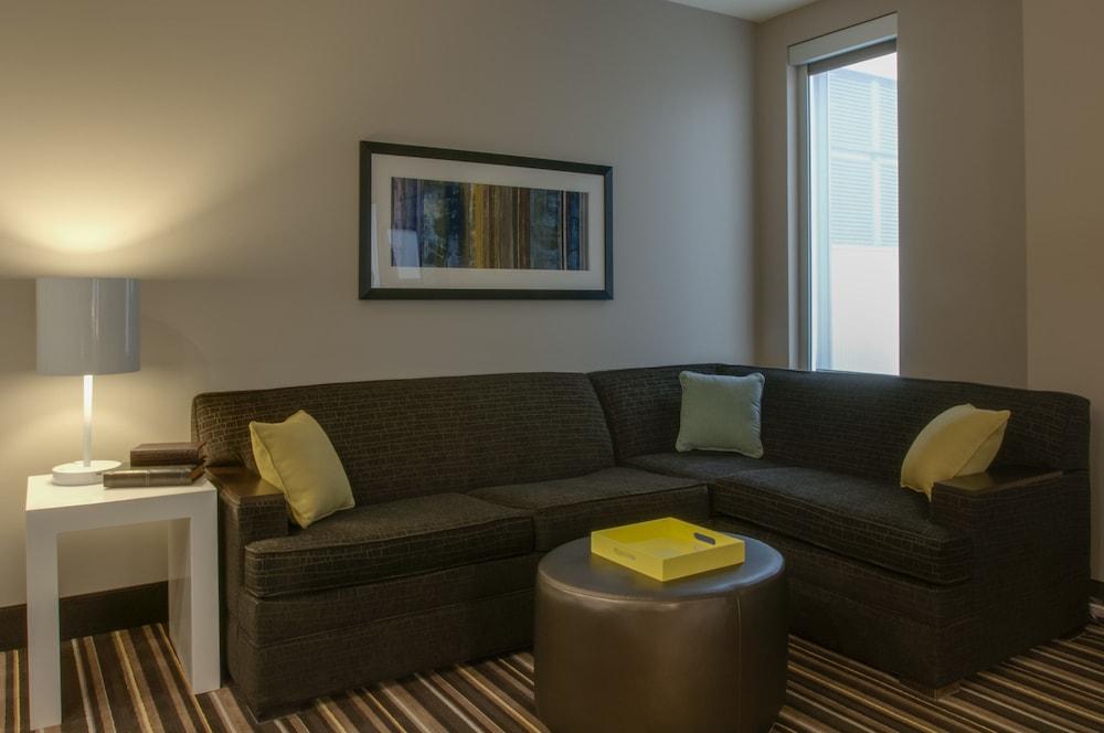 Hotel Hampton & Downtown Convention Center Denver