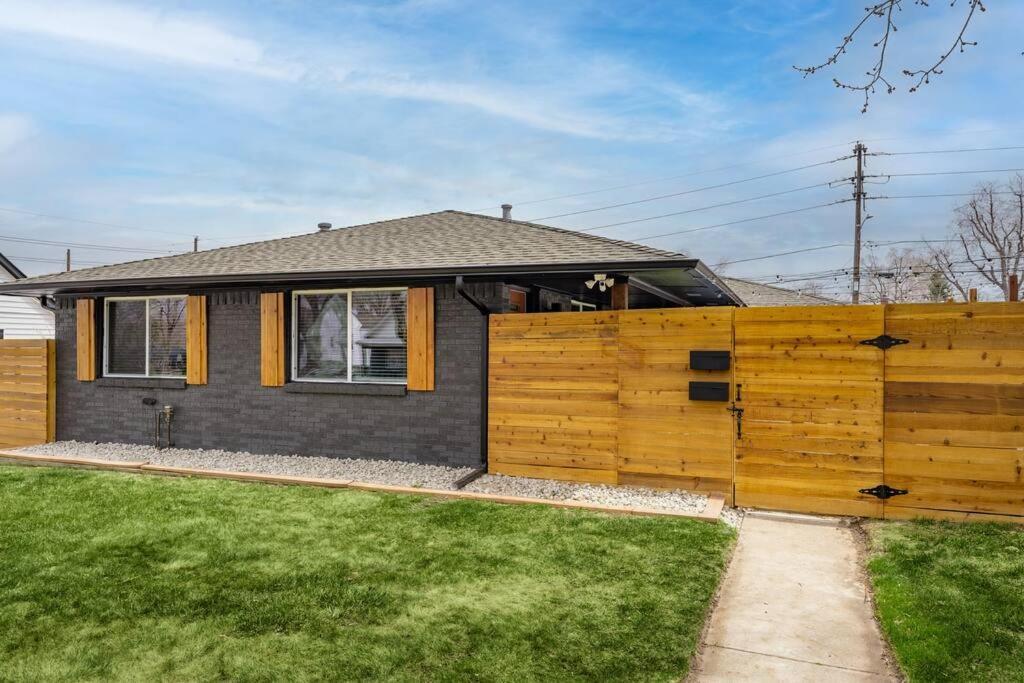 Wild West Disco Haus! New Hot Tub, Patio + Gym Holiday home Denver