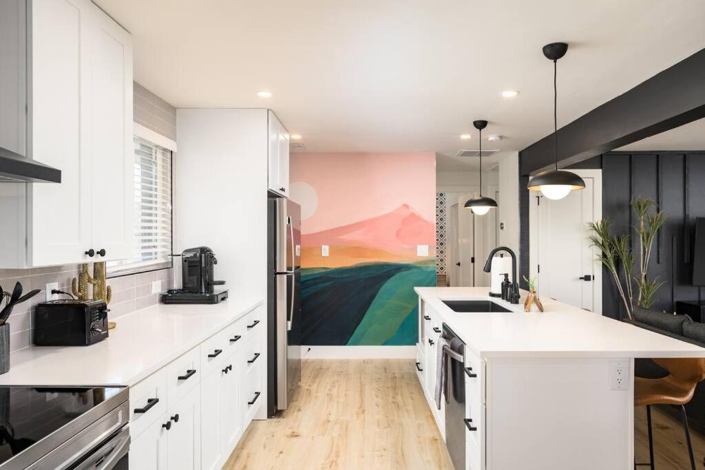 Wild West Disco Haus! Sleeps 12, Hot Tub + Gym! Holiday home Denver