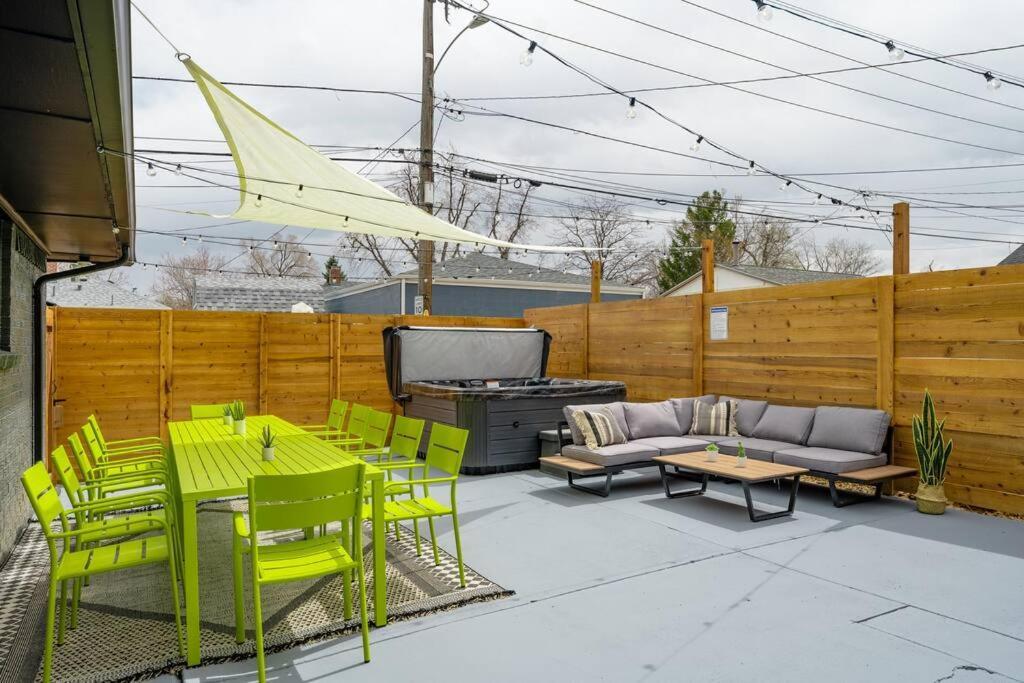 Wild West Disco Haus! Sleeps 12, Hot Tub + Gym! Denver