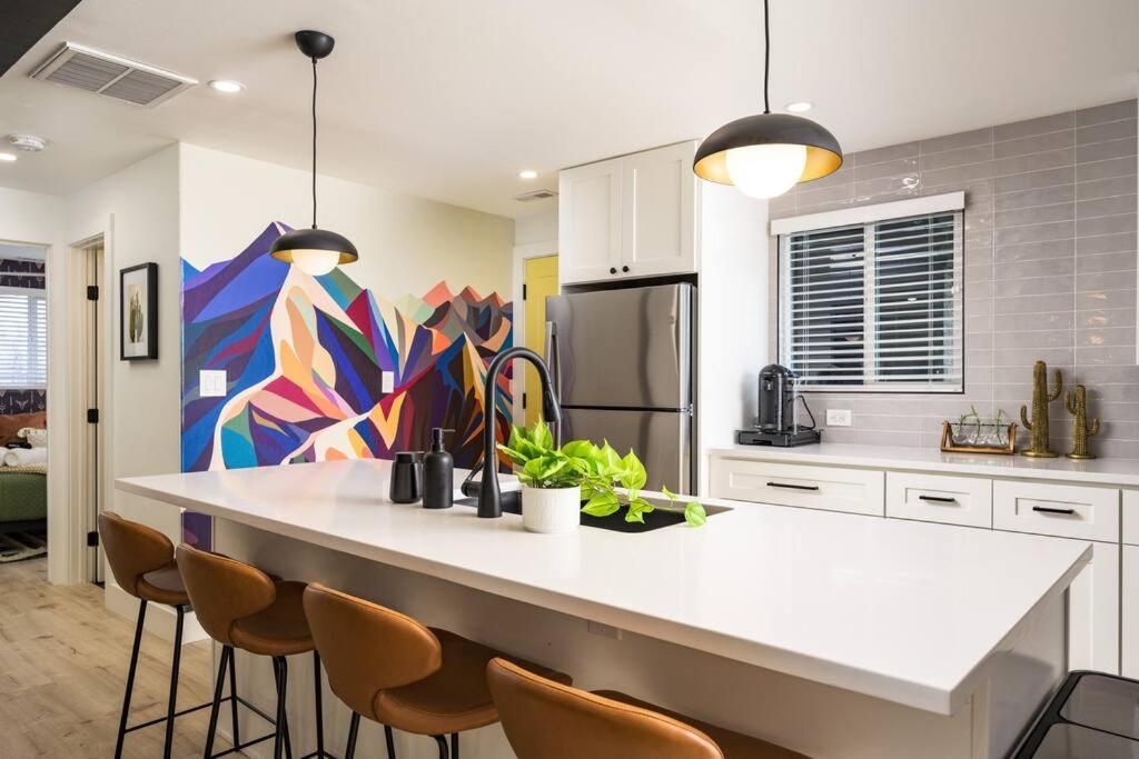Wild West Disco Haus! Sleeps 12, Hot Tub + Gym! * Denver