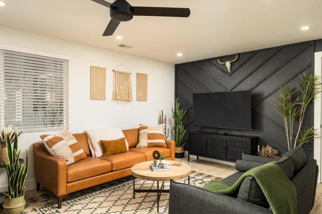 Holiday home Wild West Disco Haus! New Hot Tub, Patio + Gym Denver