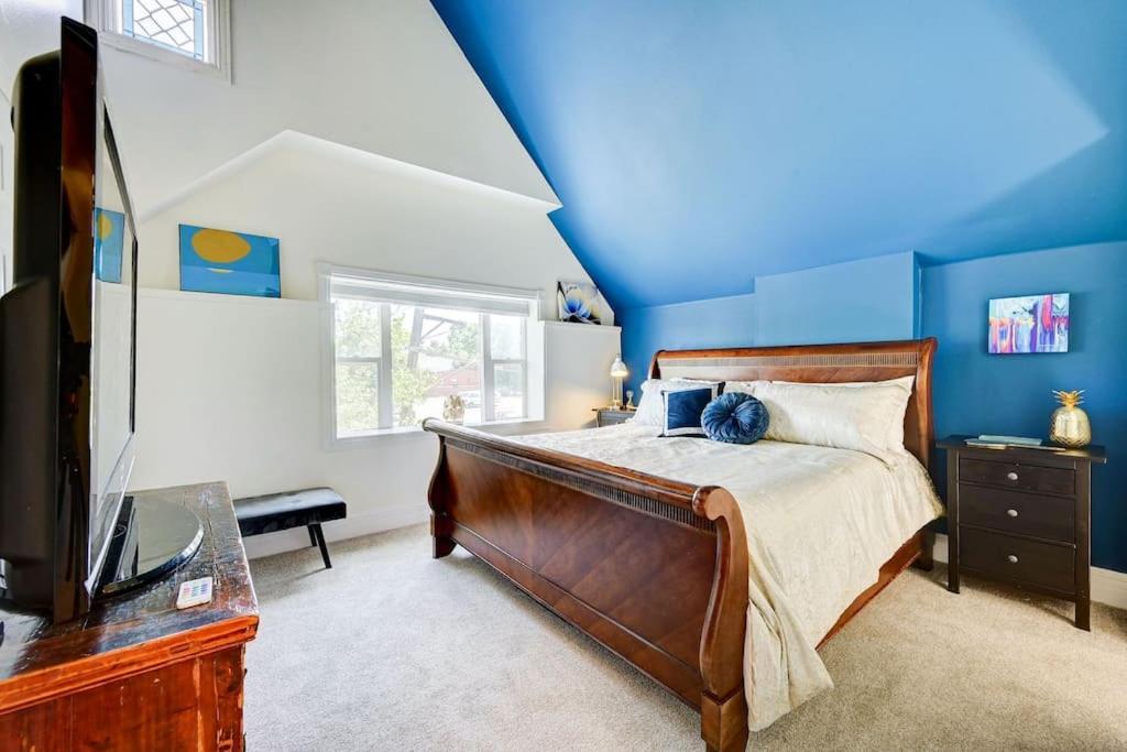 Victorian Manor 1 Mile From Downtown Denver!