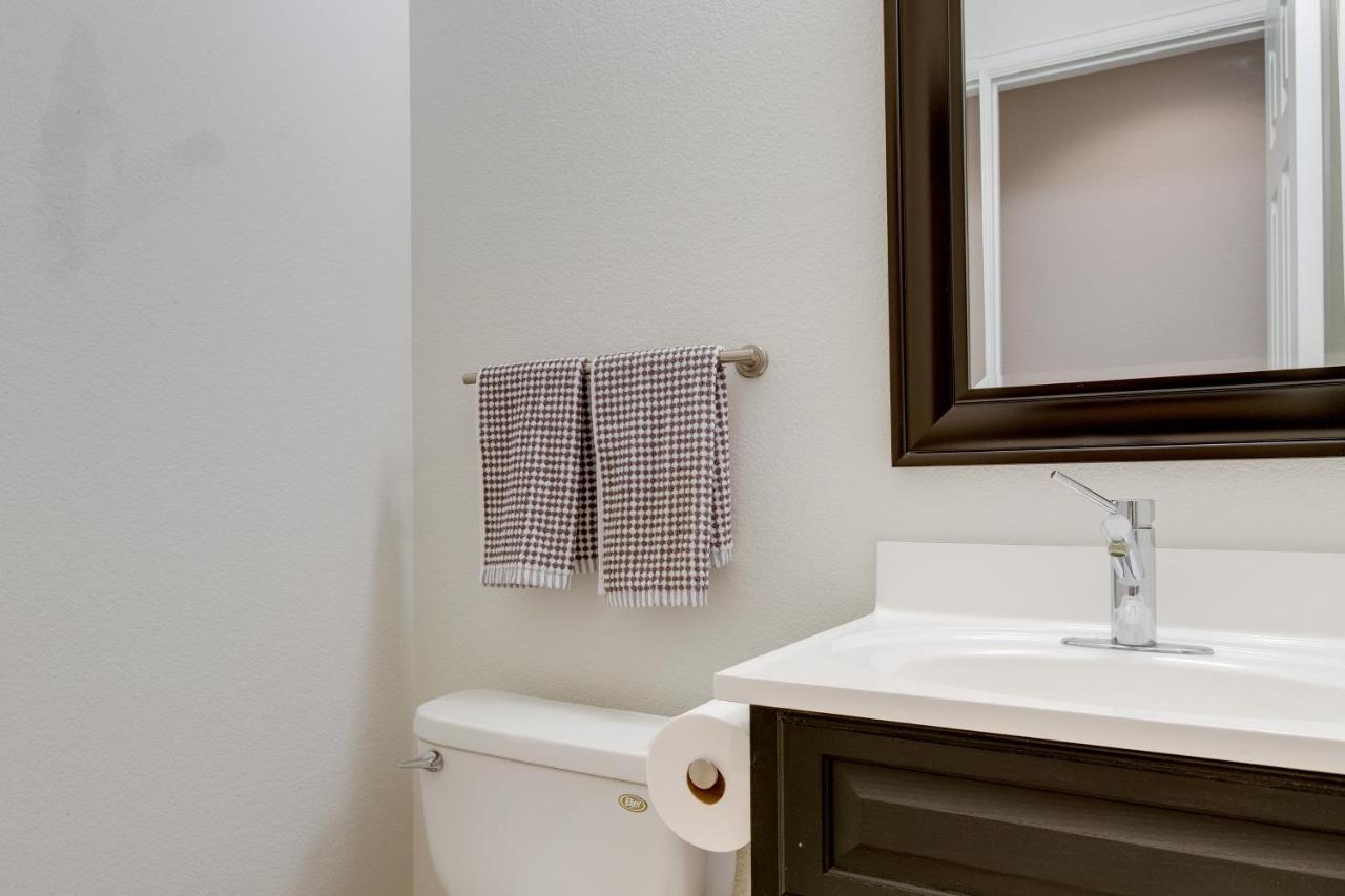 Holiday home Stylish Retreat With Patio, 1 Mi To Downtown! *