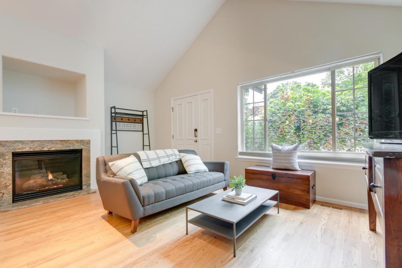 Holiday home Stylish Retreat With Patio, 1 Mi To Downtown! Denver