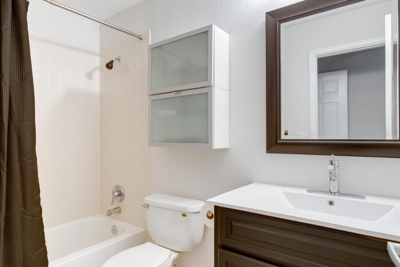 Holiday home Stylish Retreat With Patio, 1 Mi To Downtown! *