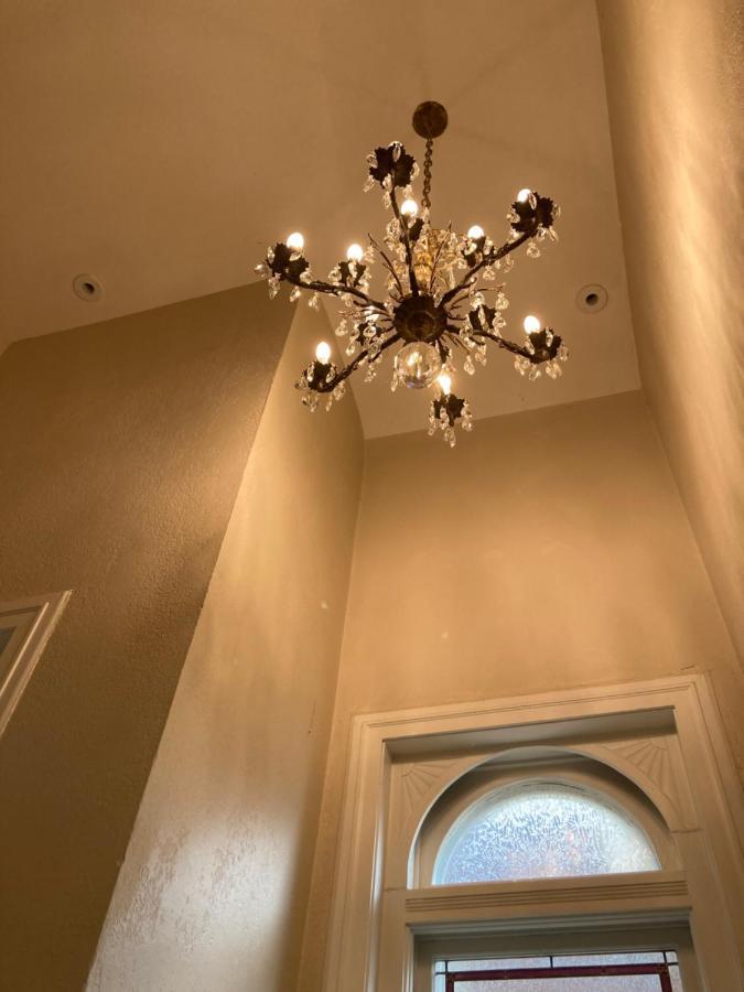 Pineapple House, Romantic 3 Bed 2 Bath Apt, Sleeps 6! Private Balcony! Center! Free Parking! * Denver