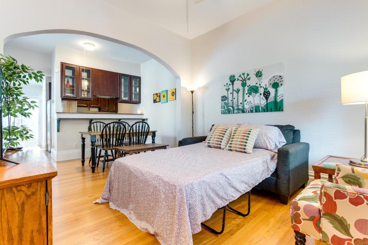 Holiday home Ideally Located Townhome With Deck! *