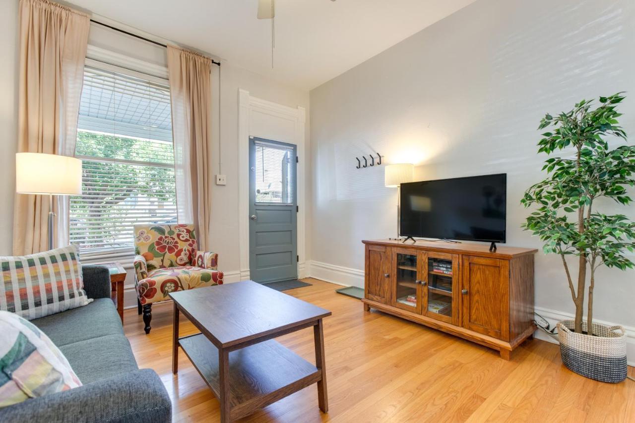 Holiday home Ideally Located Townhome With Deck! *