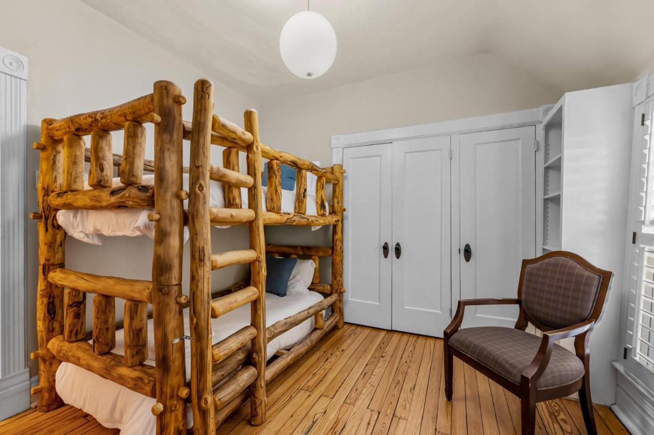 Holiday home 151 W 2nd Ave -