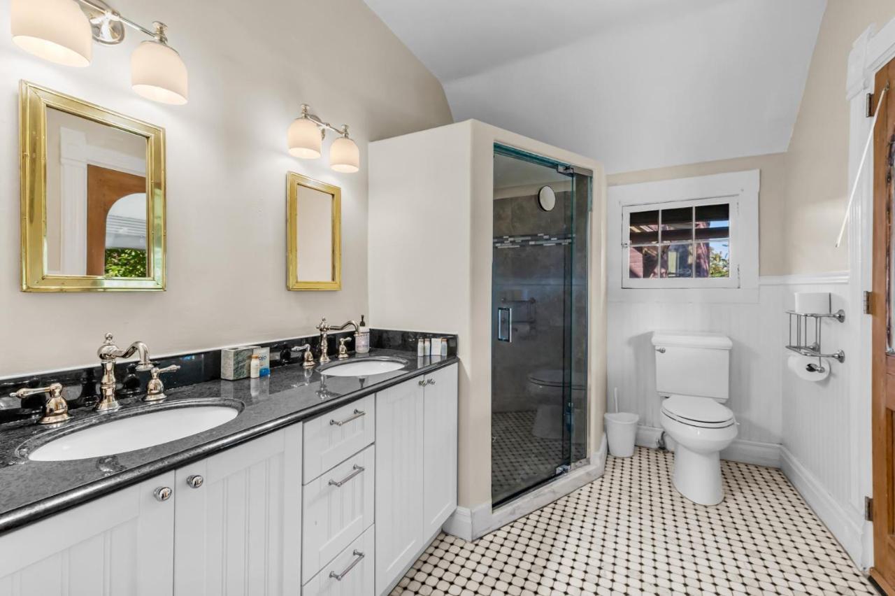 Holiday home 151 W 2nd Ave -
